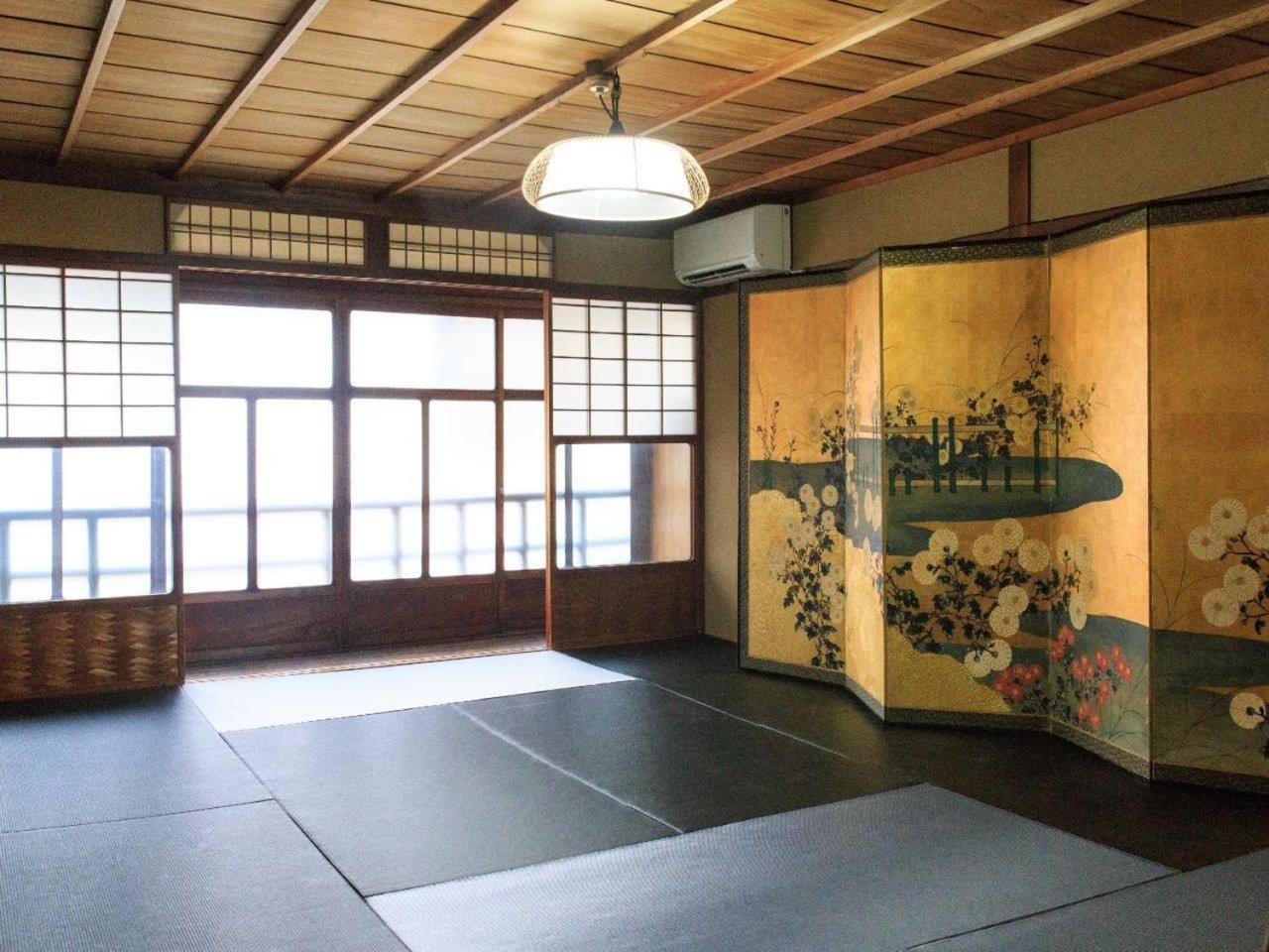 京都二条城近く京町屋120年の歴史に泊まる المظهر الخارجي الصورة